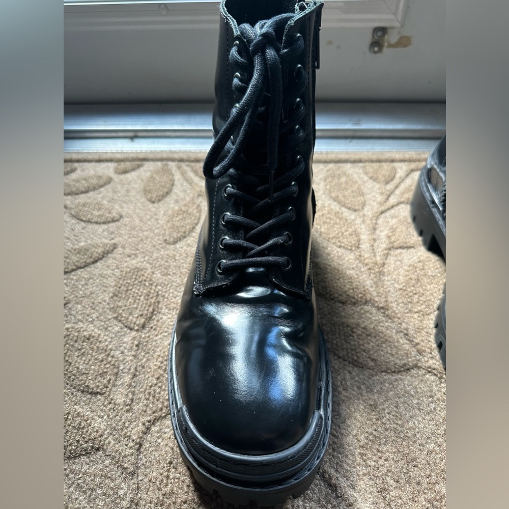 Steve Madden Men's Halen 2 Black Patent
Combat Boots Size 10 - Picture 6 of 15